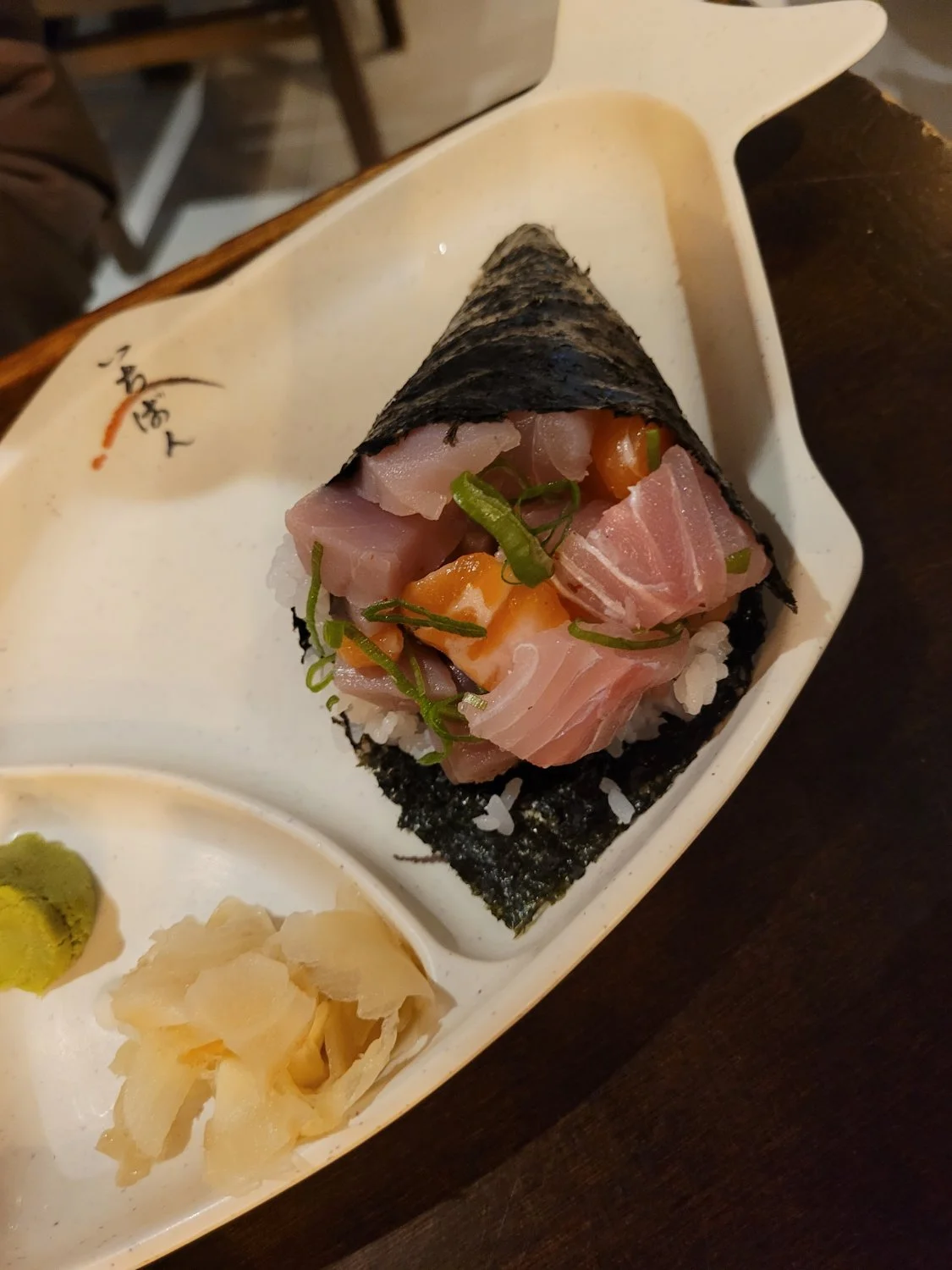 Temaki Pantai https://4kym48m6w0dj35od.public.blob.vercel-storage.com/dishes/06ef2387-3117-4752-b81d-fc5c00fdbcbf/1761785148417_qr7x6xbom7.webp