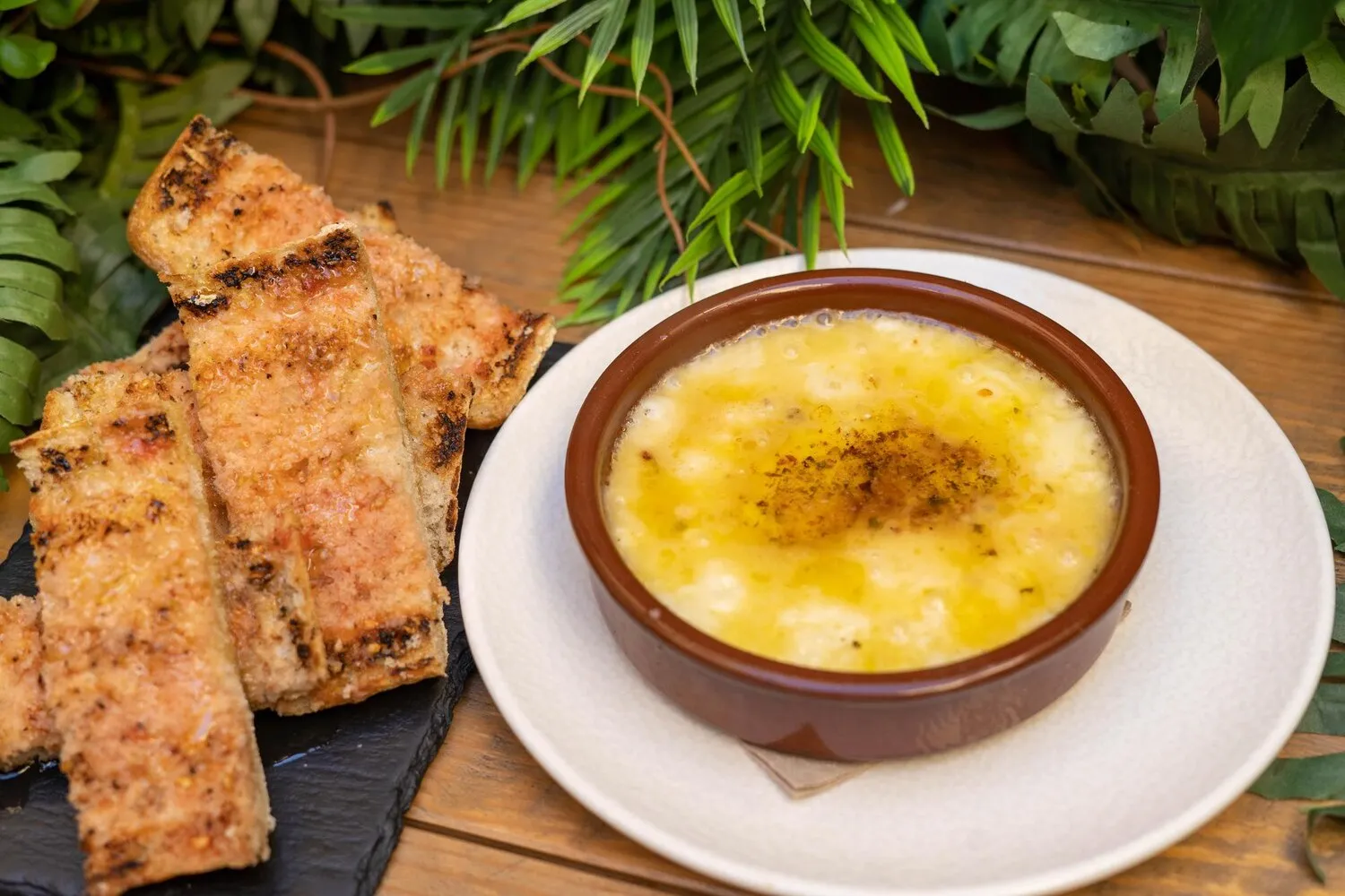 Provoleta https://4kym48m6w0dj35od.public.blob.vercel-storage.com/dishes/internal/provoleta-1759360796014.webp