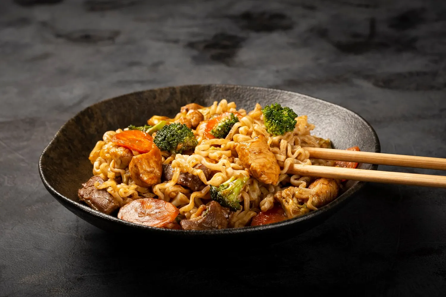 Yakissoba Yakissoba https://4kym48m6w0dj35od.public.blob.vercel-storage.com/dishes/internal/yakissoba-1759500189360.webp